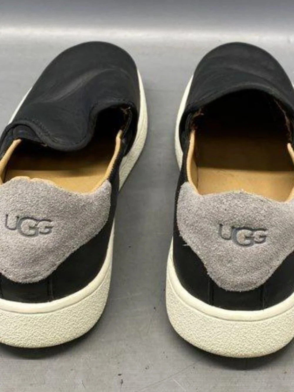 UGG Women's Black Cas Slip-on Sneakers Size 9.5 Like New MRSP $100